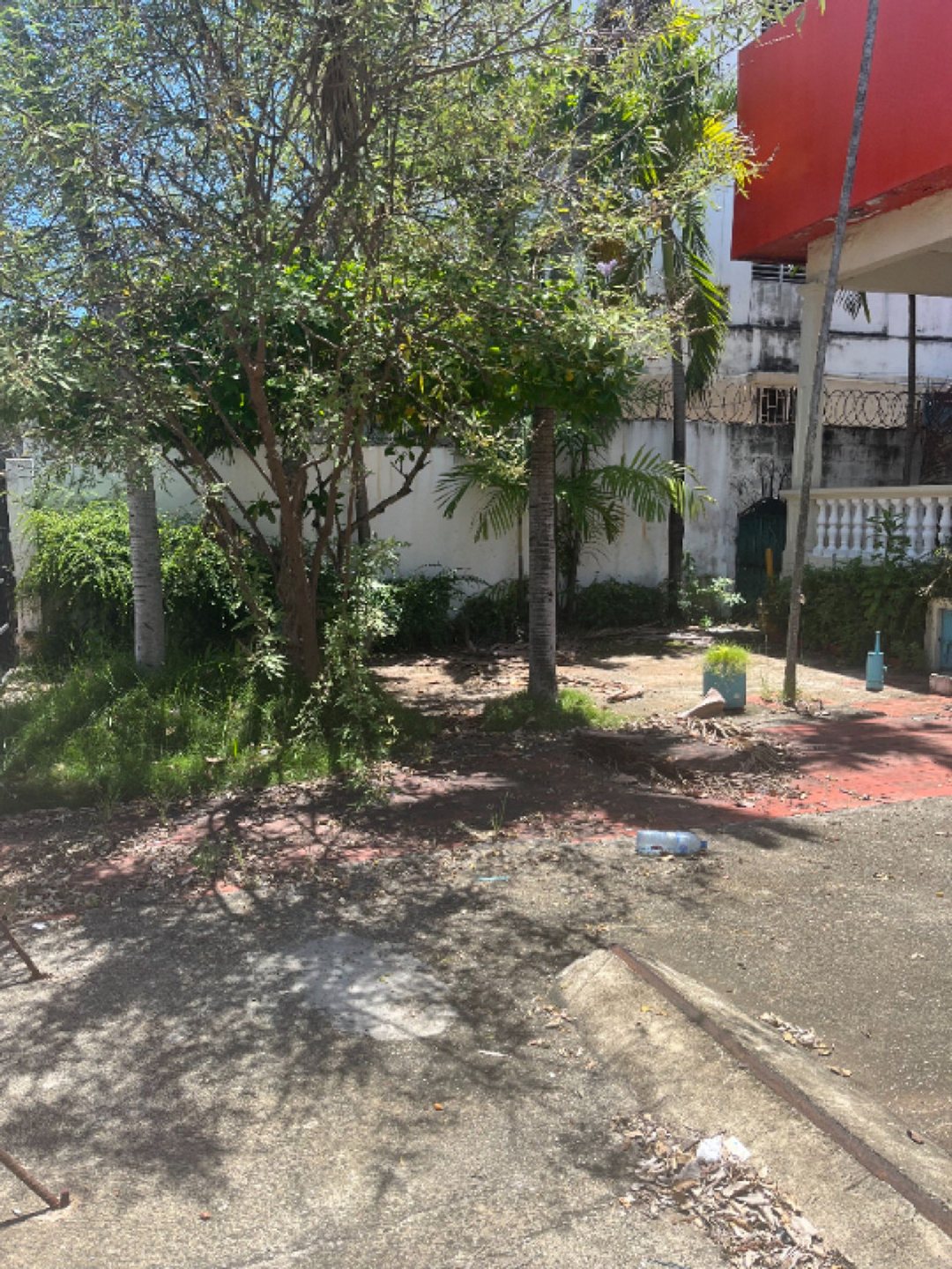 Vendo casa/solar en GAZCUE