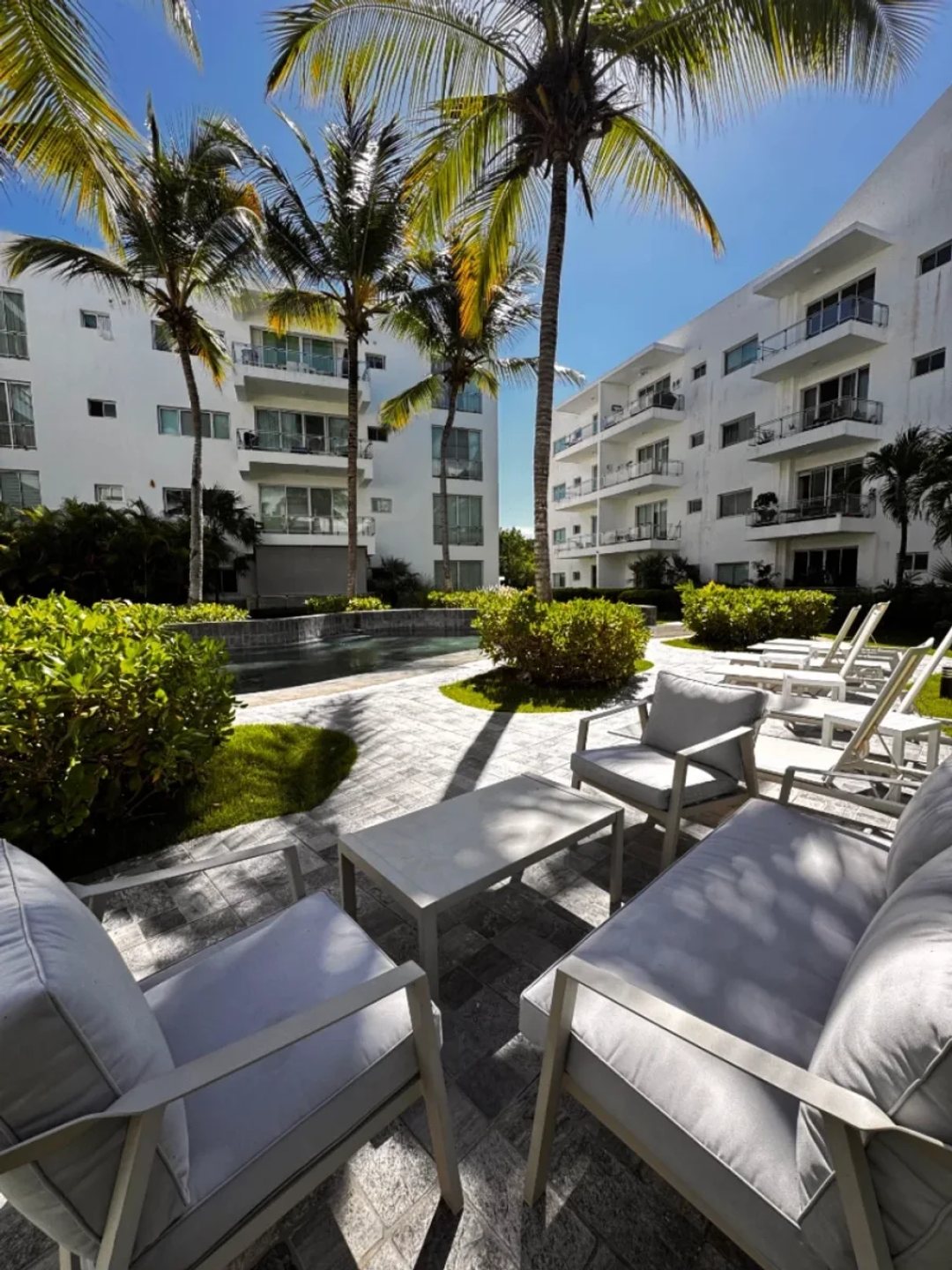 Cap Cana: 2 Hab con Piscina en Ciudad Las Canas
