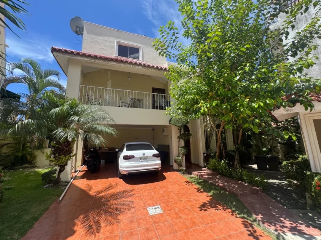 Casa 4H Colinas de los Ríos | Res. Cerrado con Piscina