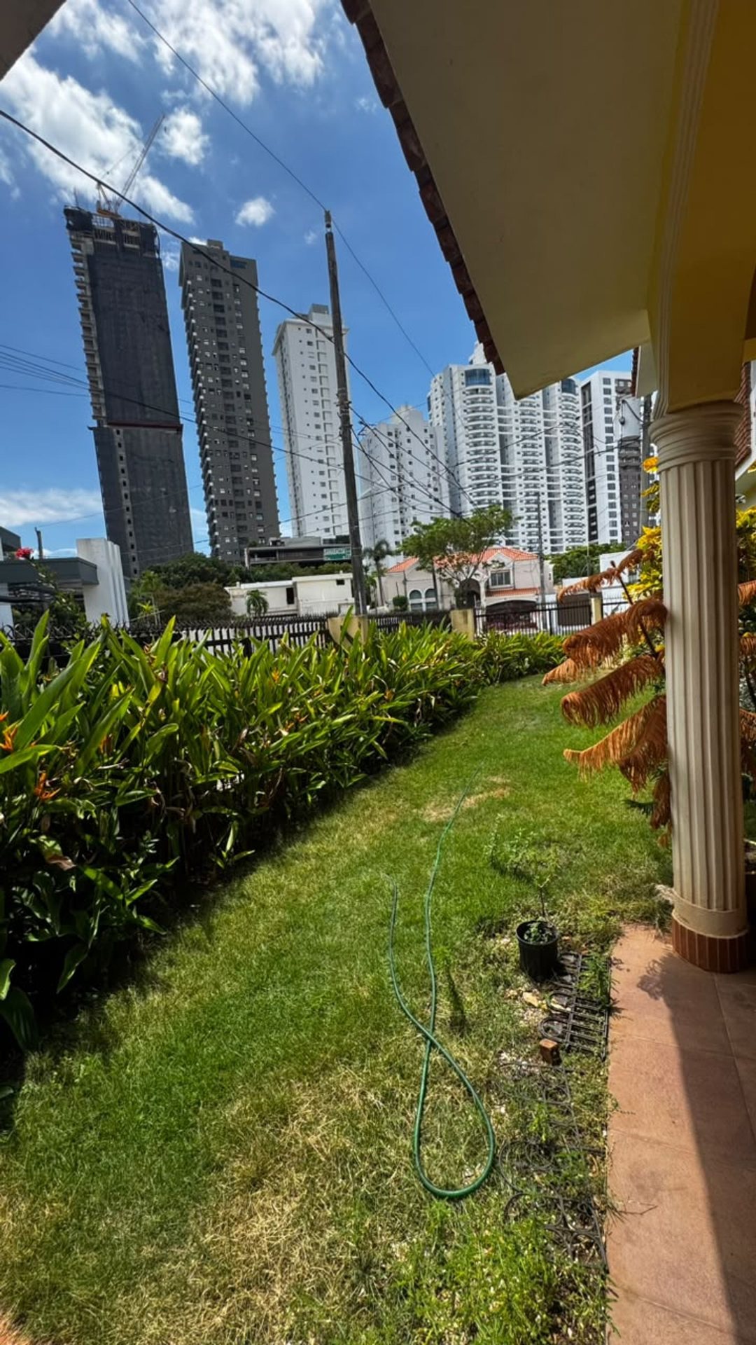CASA EN VENTA 3 DORMITORIOS LOS CACICAZGOS