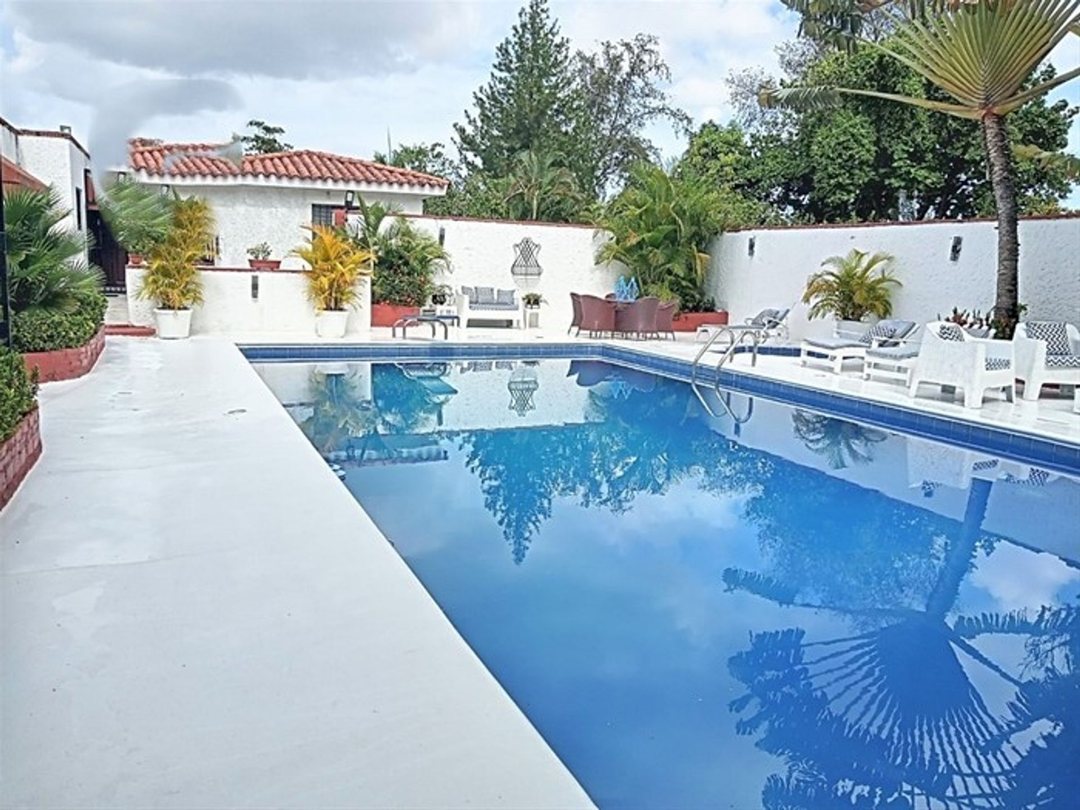 Casa con piscina en ALAMEDA OESTE