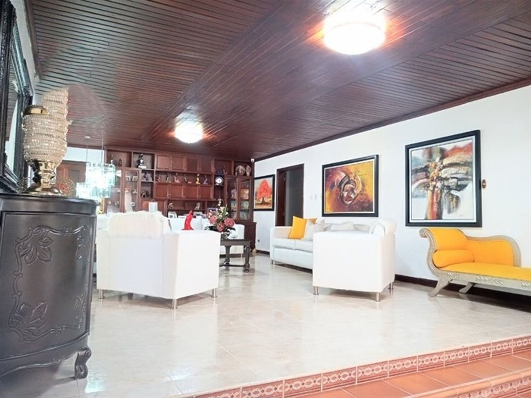 Casa con piscina en ALAMEDA OESTE