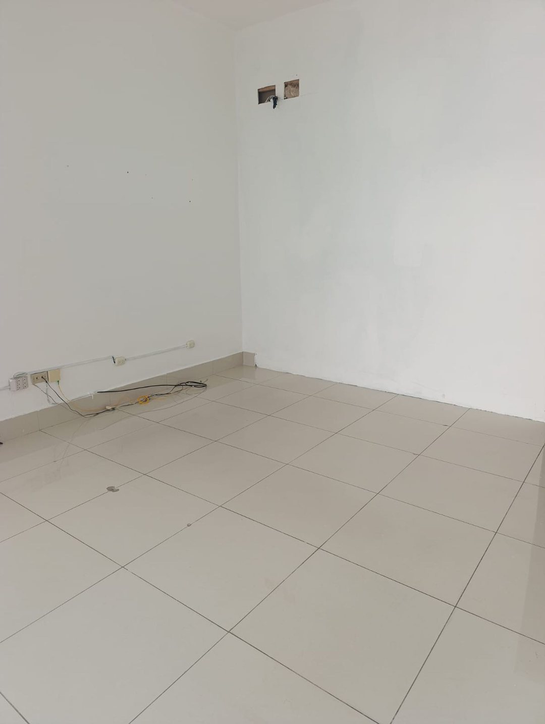 LOCAL COMERCIAL EN VENTA 40 M² AVENIDA RÓMULO BETA