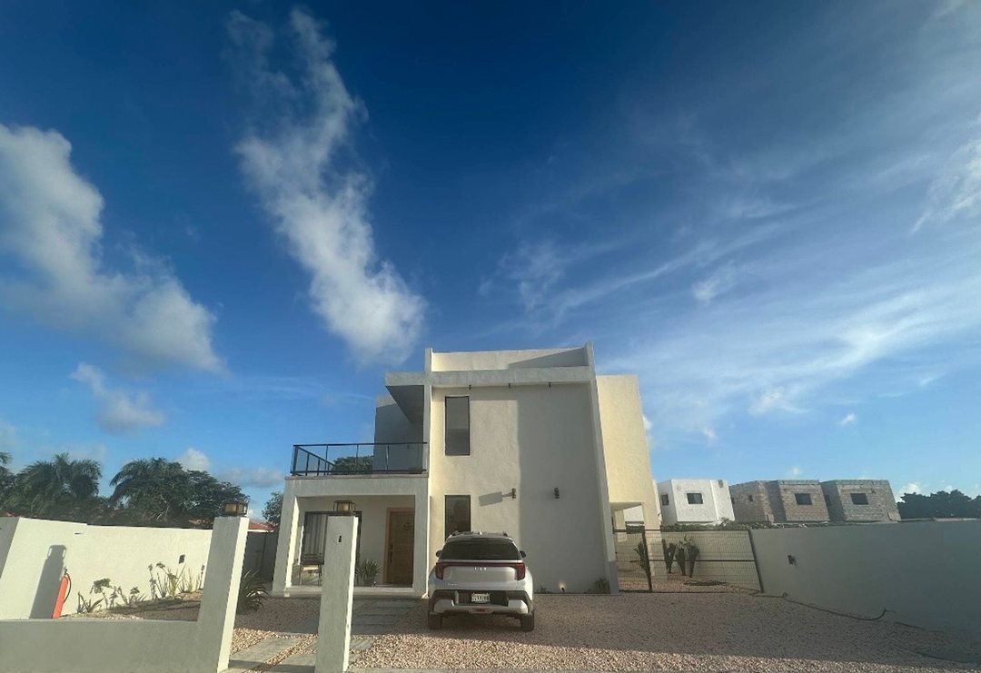 Amplia Villa de 4 hab en residencial cerrado