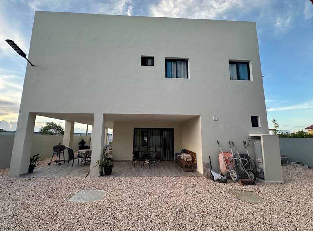 Amplia Villa de 4 hab en residencial cerrado
