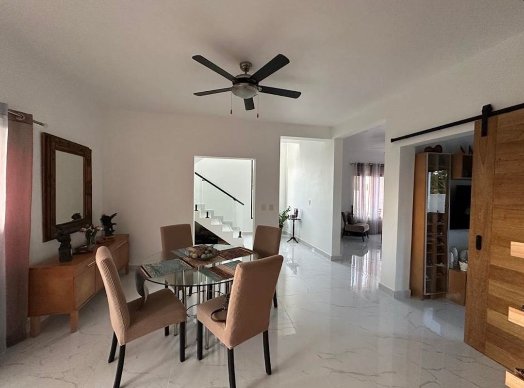 Amplia Villa de 4 hab en residencial cerrado