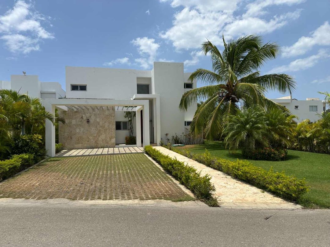 VILLA EN VENTA EN PLAYA NUEVA ROMANA