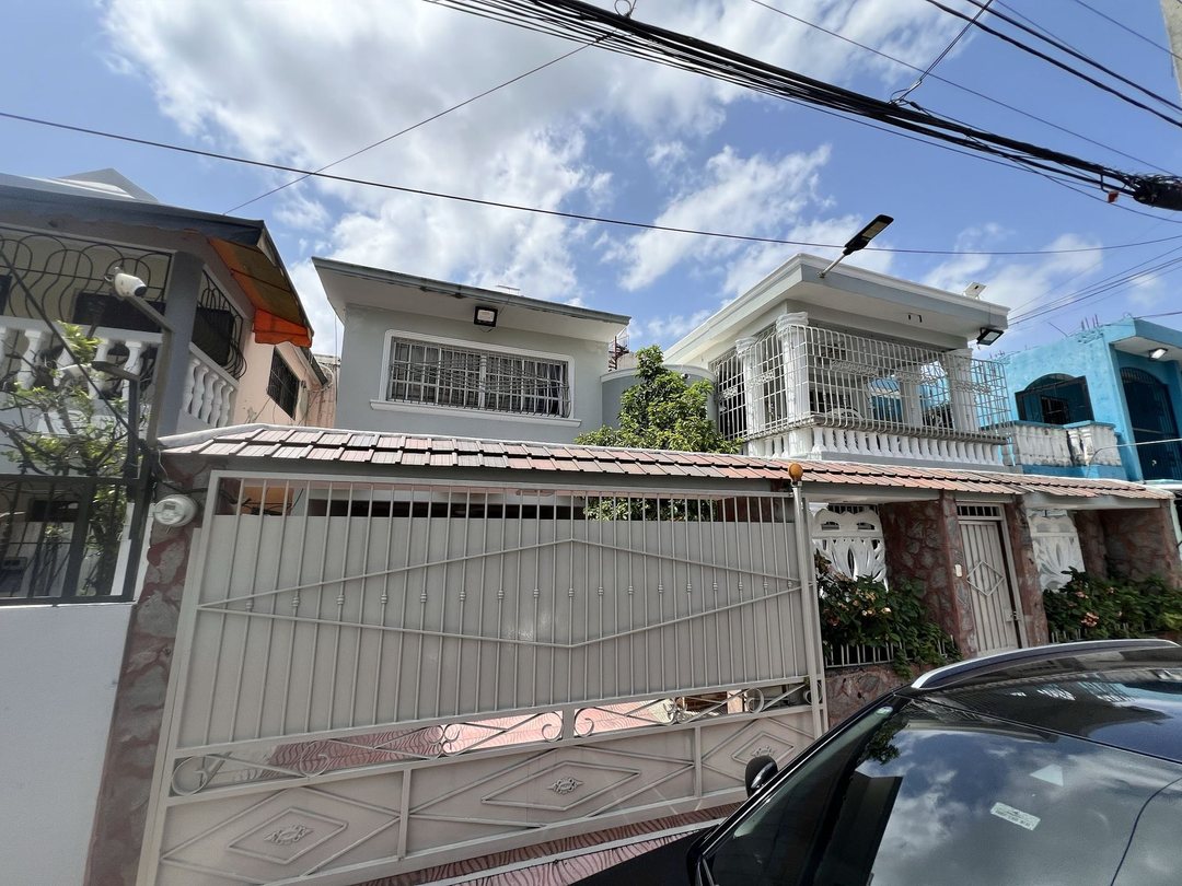 CASA EN VENTA 4 DORMITORIOS SANTO DOMINGO ESTE SAN