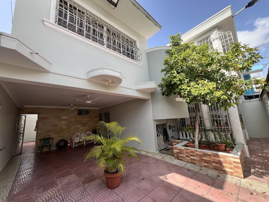 CASA EN VENTA 4 DORMITORIOS SANTO DOMINGO ESTE SAN