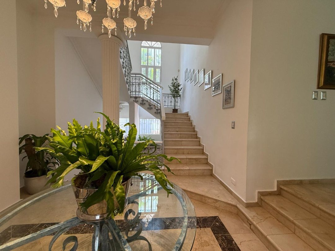 Casa Familiar en Altos de Arroyo Hondo III