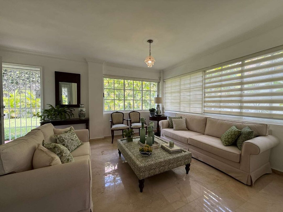 Casa Familiar en Altos de Arroyo Hondo III