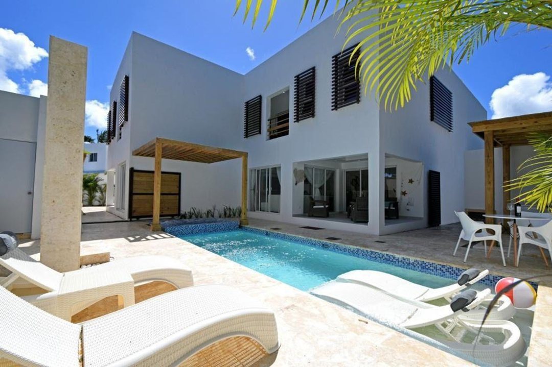 Villa Moderna con Piscina Privada - 4 habitaciones