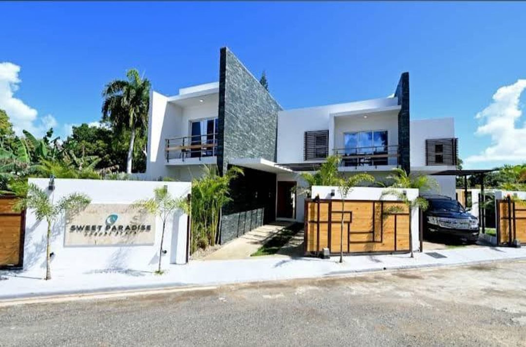 Villa Moderna con Piscina Privada - 4 habitaciones
