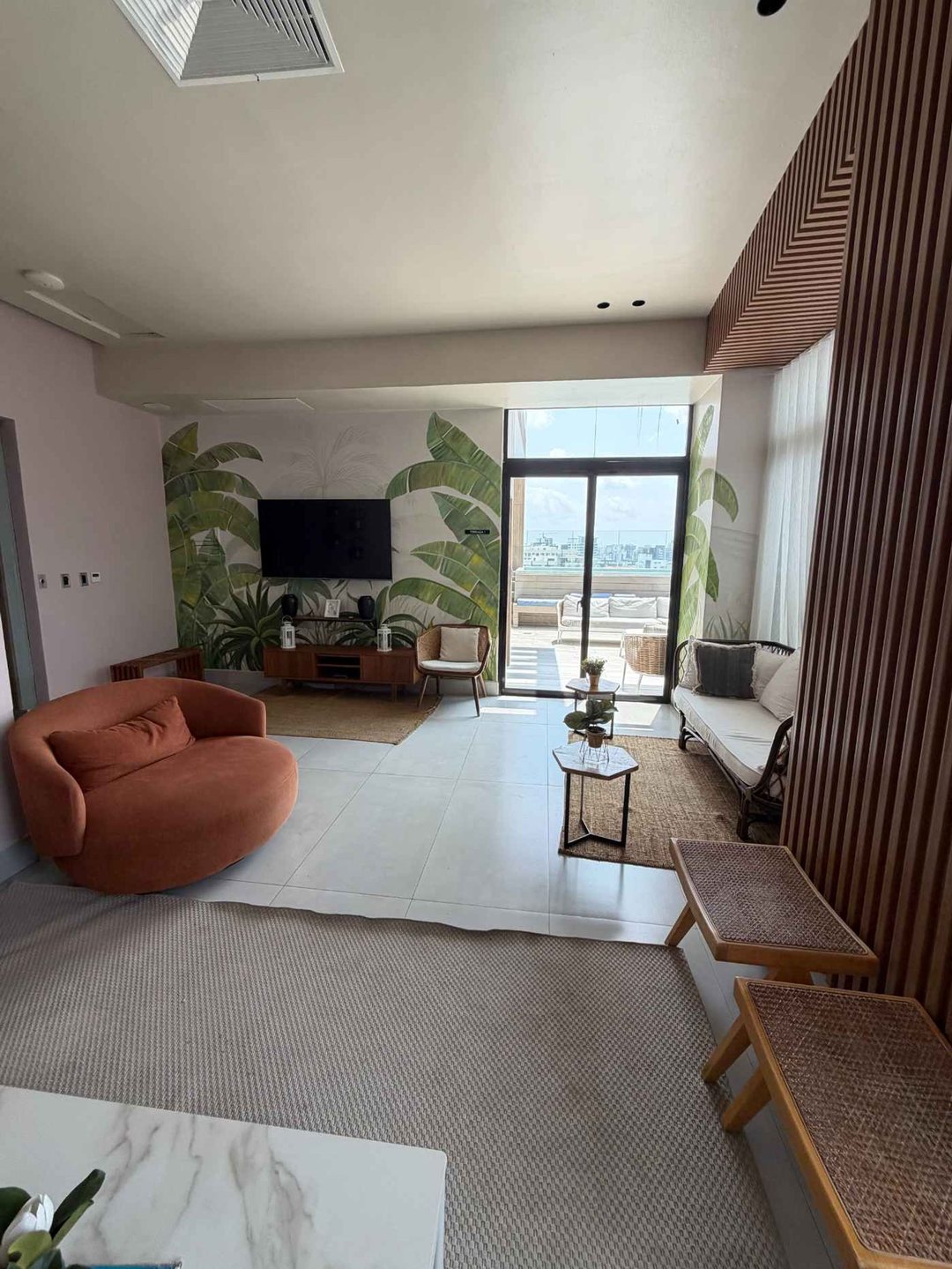 PENTHOUSE, EVARISTO MORALES