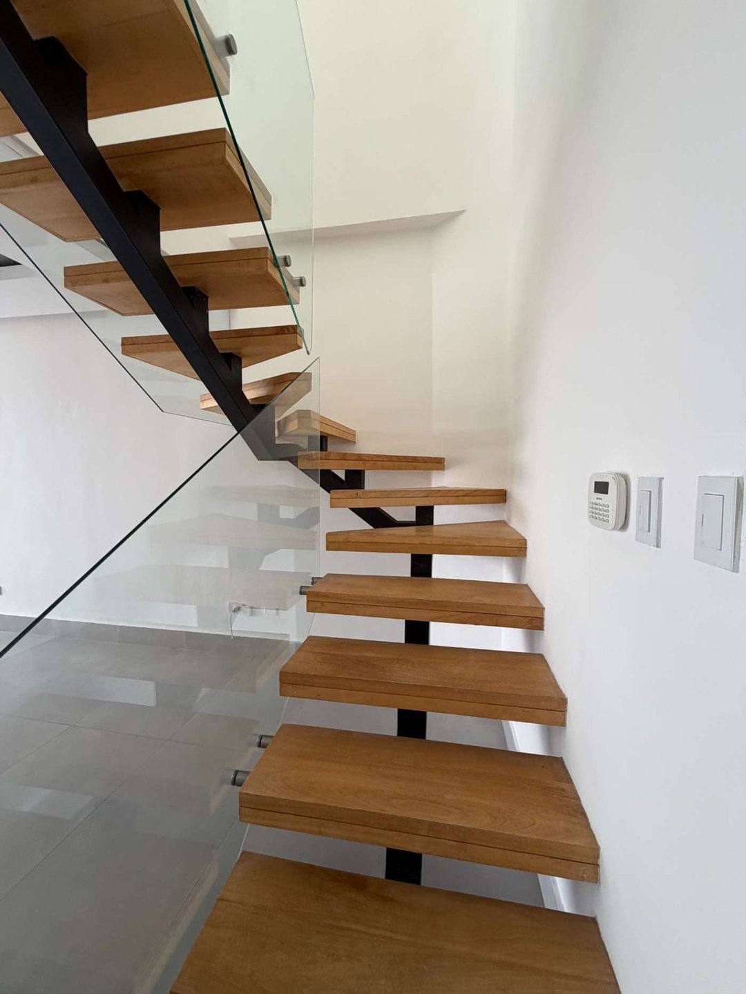 PENTHOUSE, EVARISTO MORALES