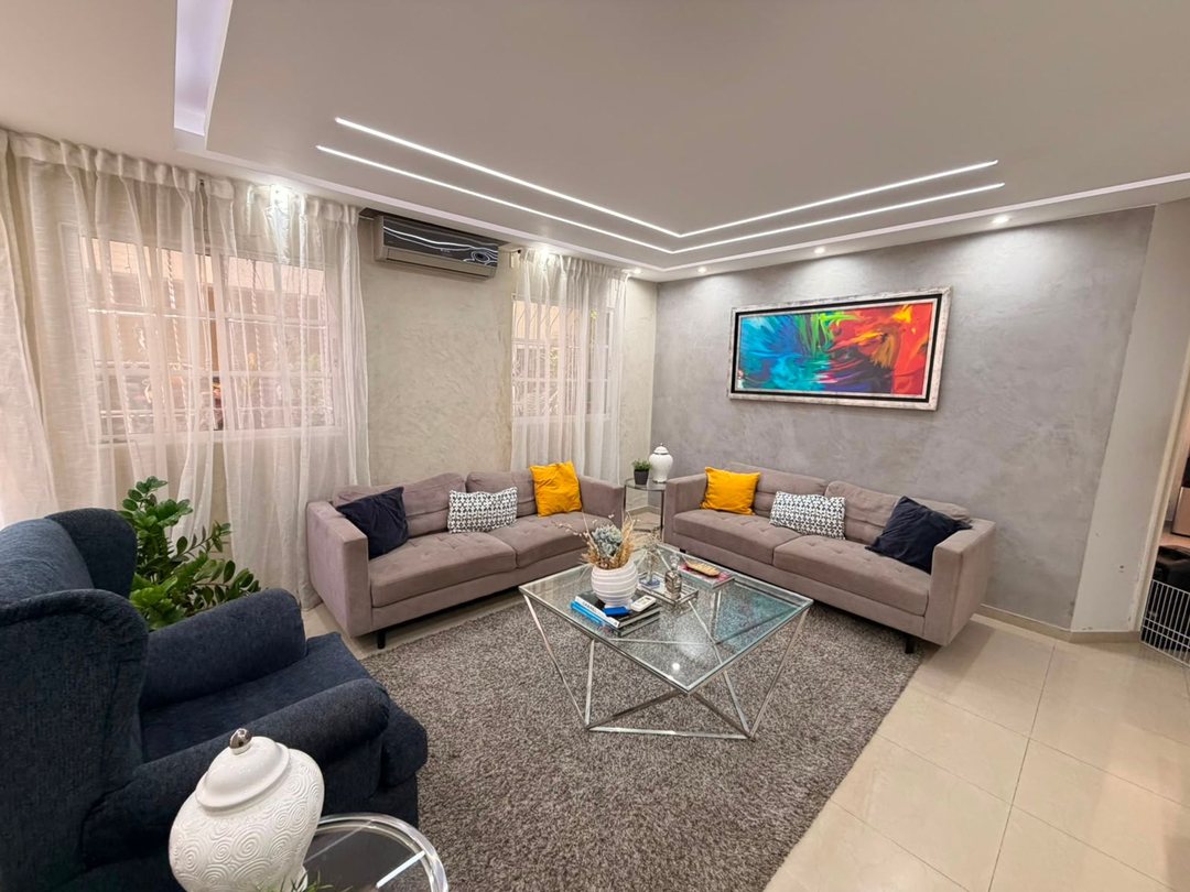Hermosa y Exclusiva Casa en Colinas de Los Ríos