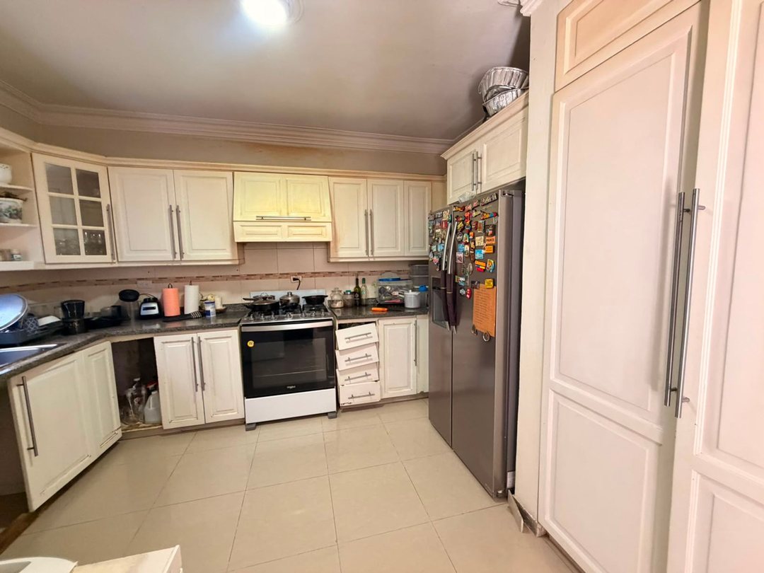 Hermosa y Exclusiva Casa en Colinas de Los Ríos