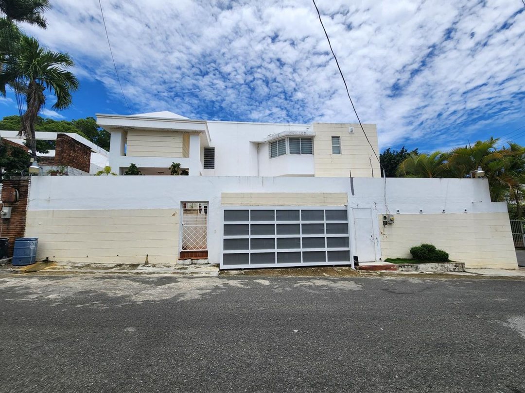 CASA EN VENTA 3 DORMITORIOS SANTO DOMINGO