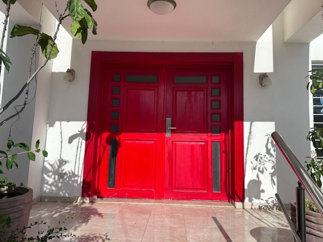 CASA EN VENTA 3 DORMITORIOS SANTO DOMINGO