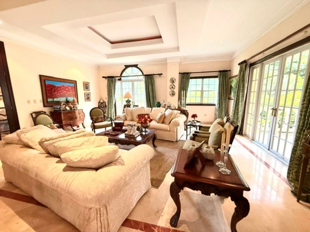 CASA EN LOS PIN0S