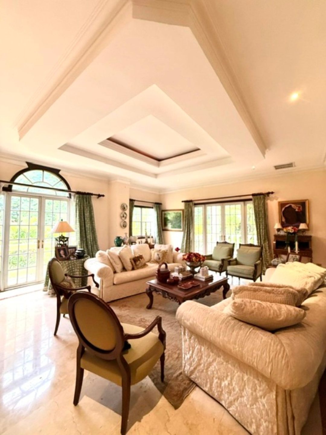 CASA EN LOS PIN0S