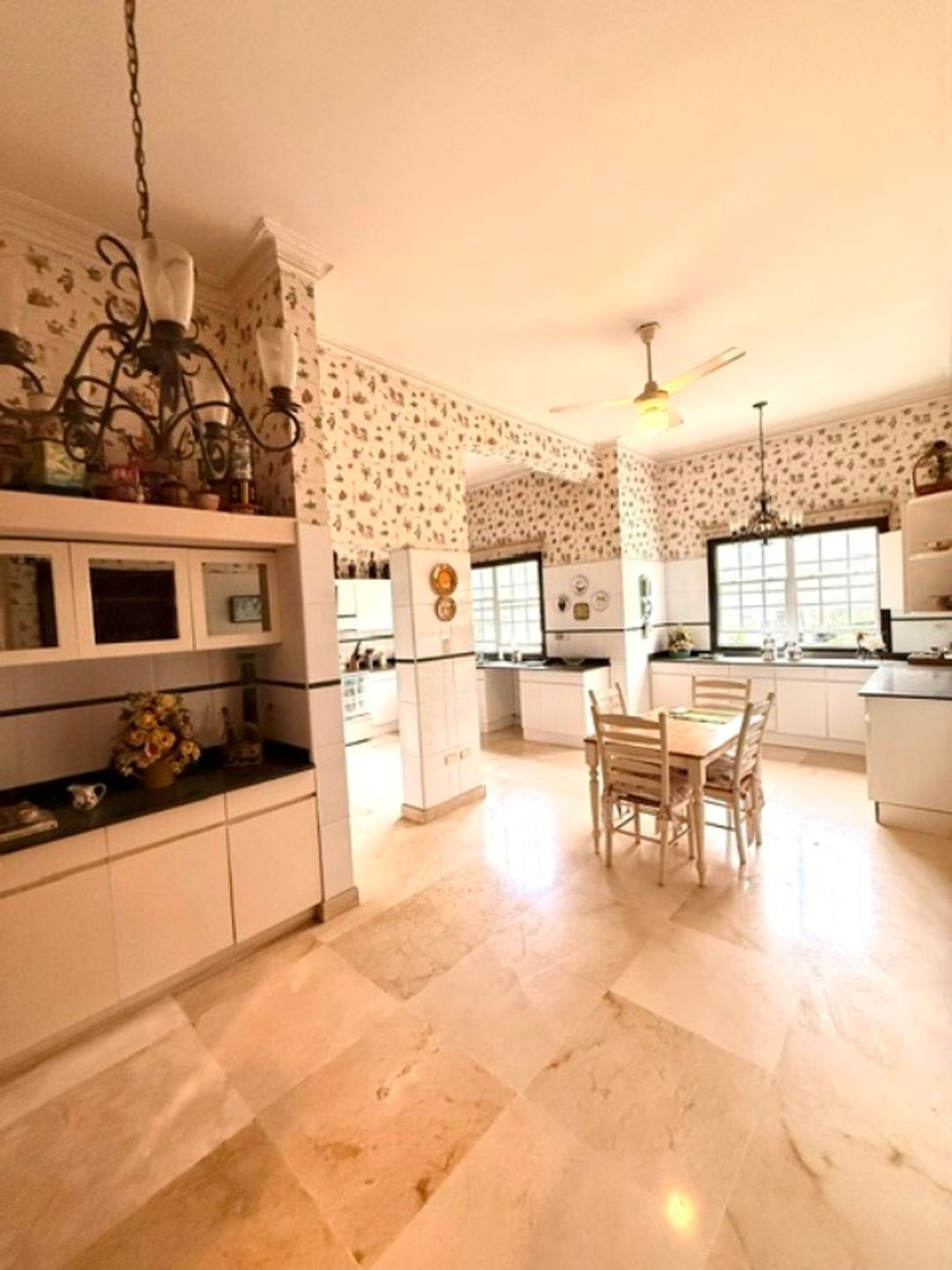 CASA EN LOS PIN0S