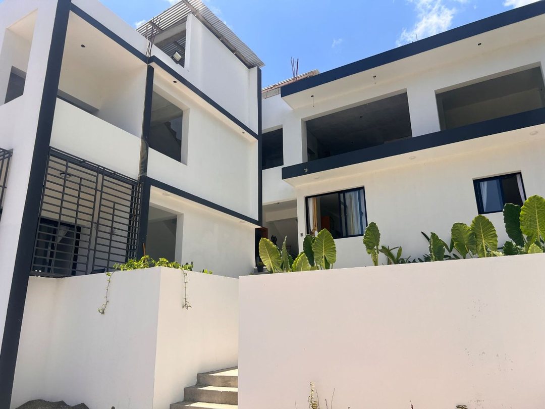 Edificio de 9 Apartamentos en Altos de La Mulata