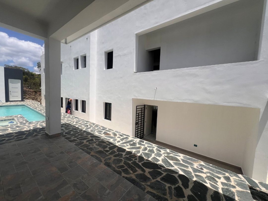 Edificio de 9 Apartamentos en Altos de La Mulata