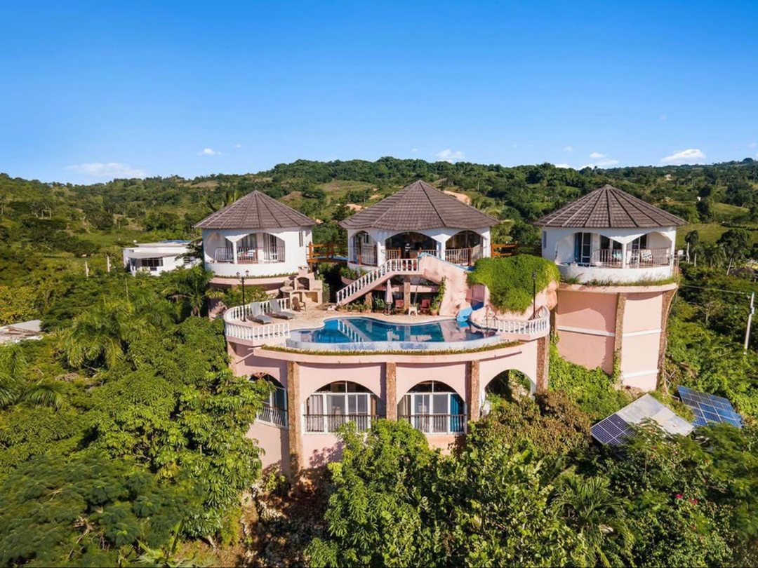 Majestuosa Villa Estilo Castillo con Espectacular