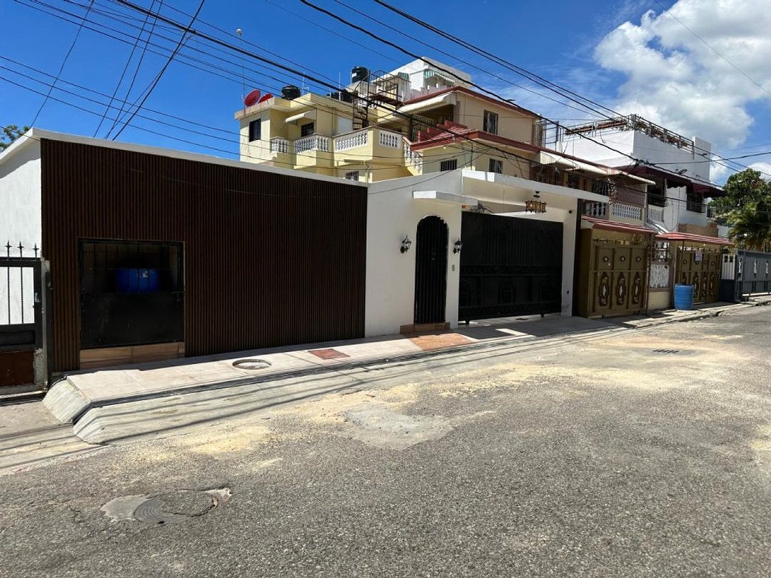 Casa en Santo Domingo Oeste, 3 hab, 2 baños