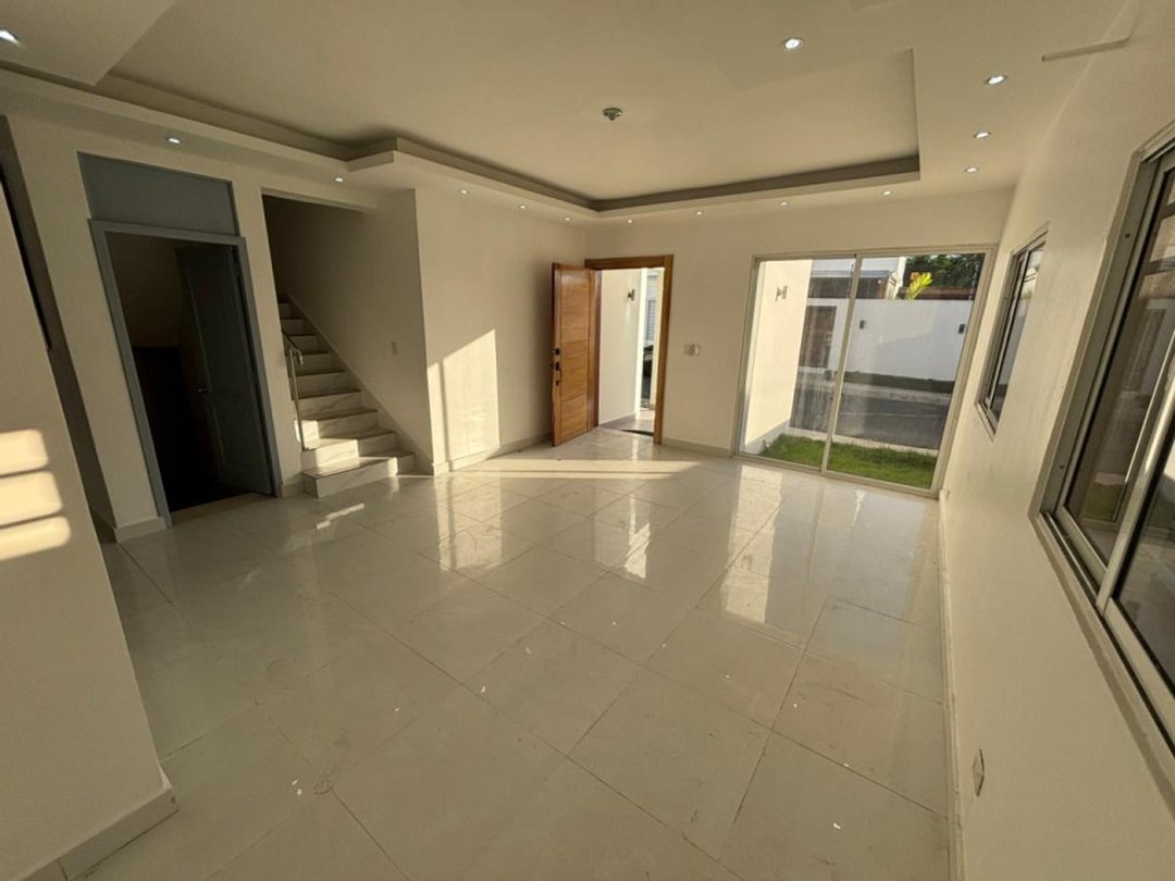 Casa en Altos de Arroyo Hondo III, Santo Domingo