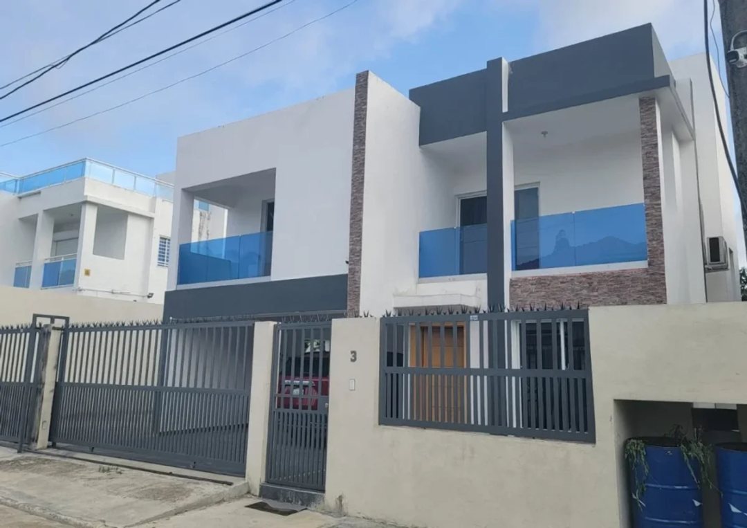 Casa en km 13, Autopista Duarte Santo Domingo Oeste