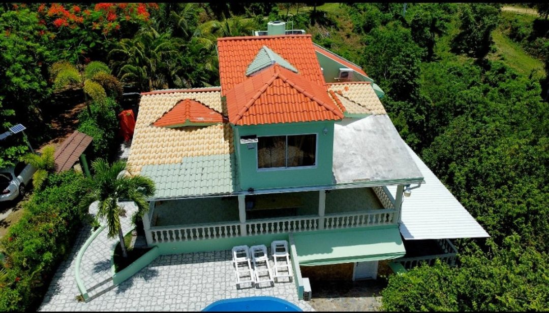 CASA con piscina apartamento independiente y vista al mar
