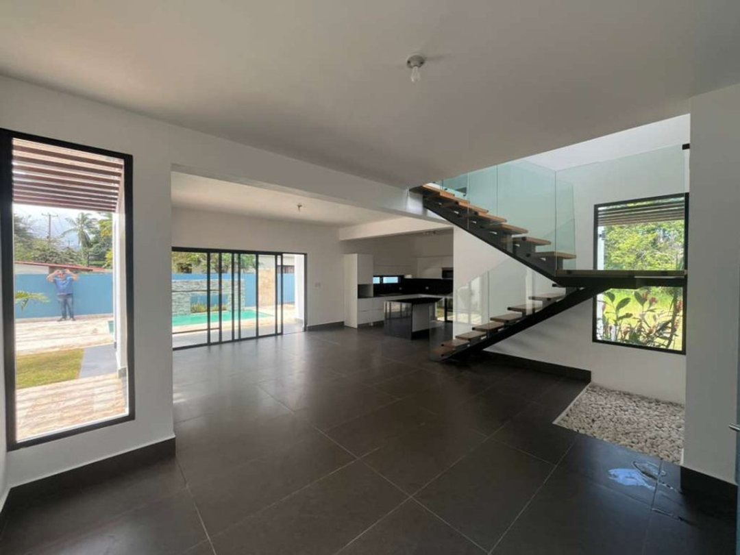 Impresionante Villa Moderna a 3 Minutos De La Playa