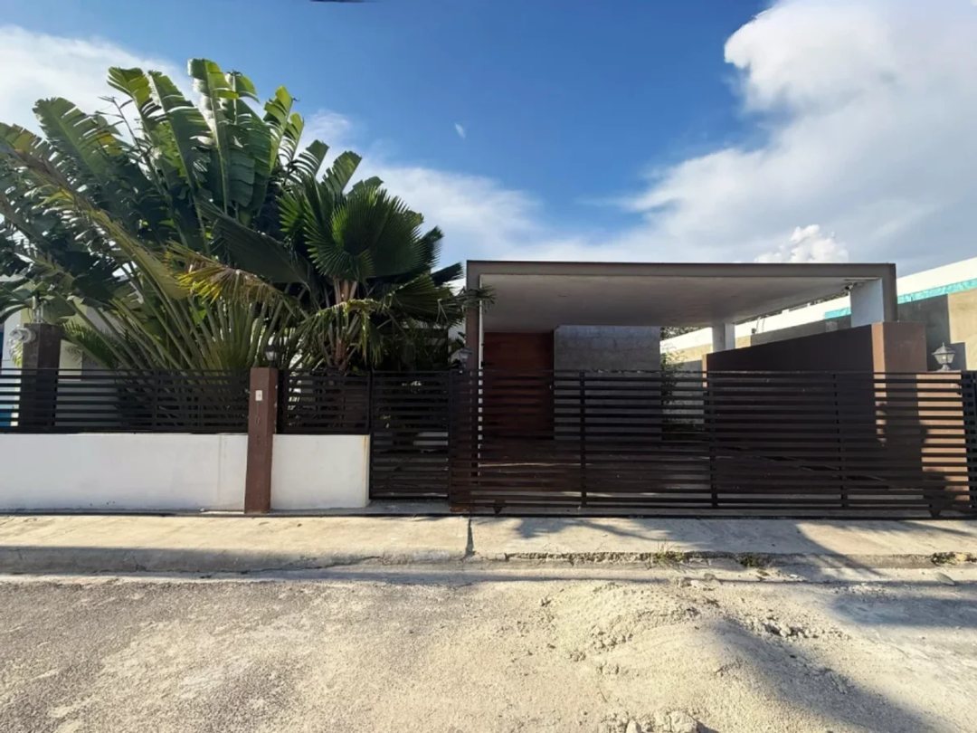 Casa en Caleta, La Romana 3 hab, piscina