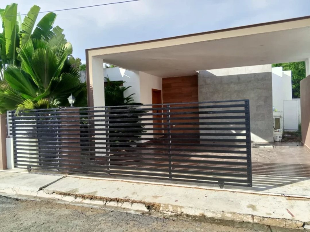 Casa en Caleta, La Romana 3 hab, piscina
