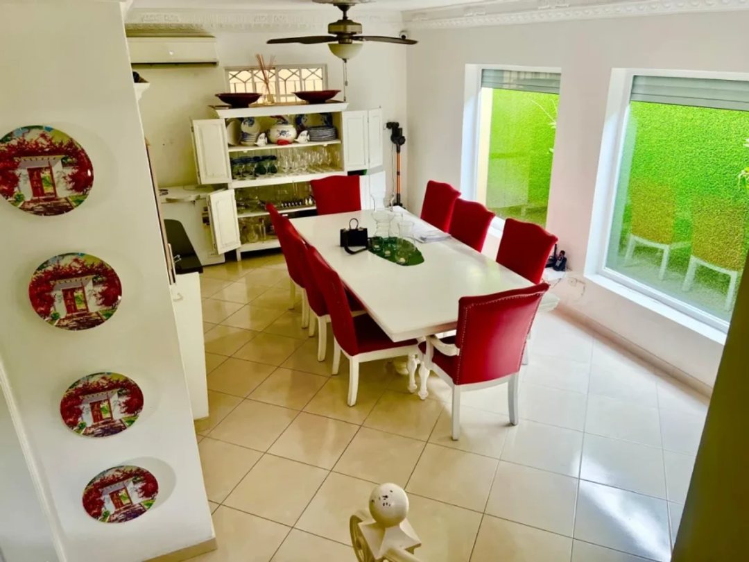 Casa familiar en La Romana con patio y terraza
