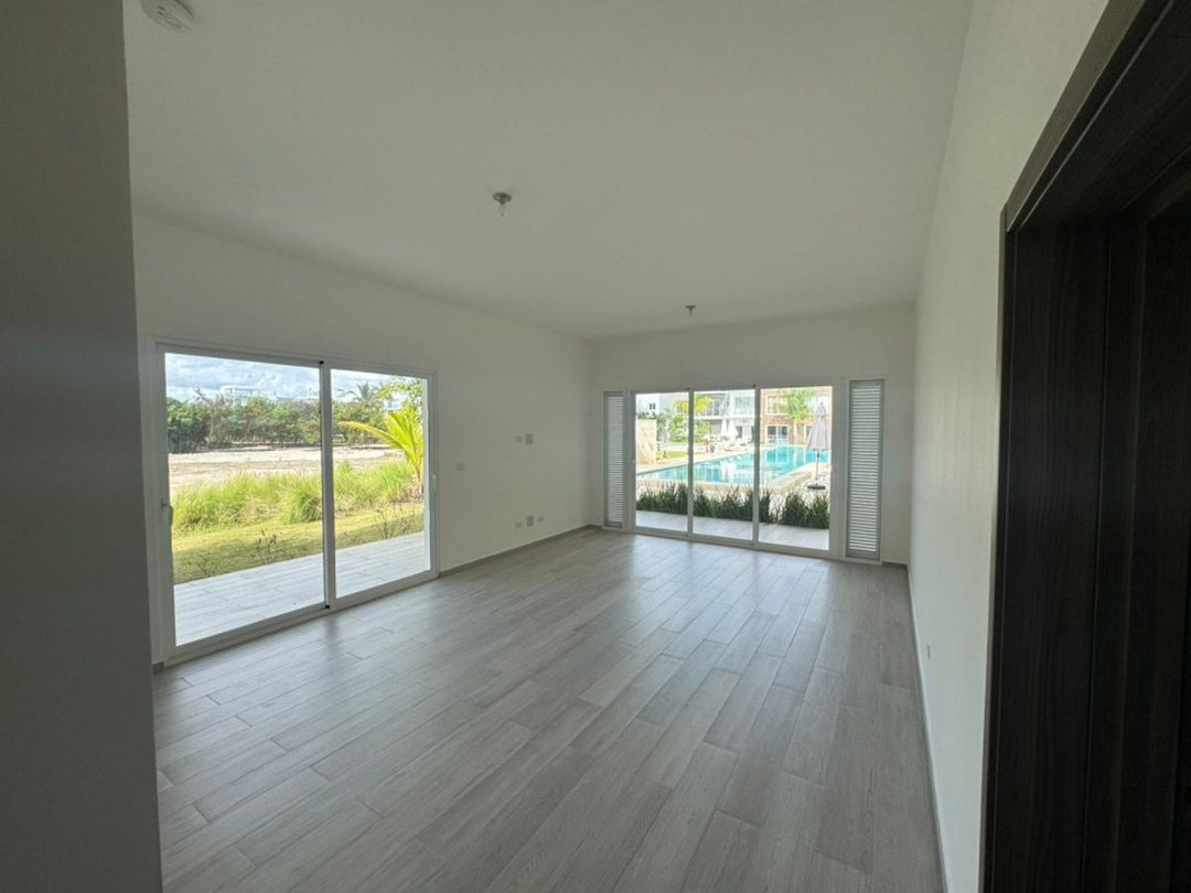 Apartamento en Planta Baja en Cana Bay Vista a la Piscina