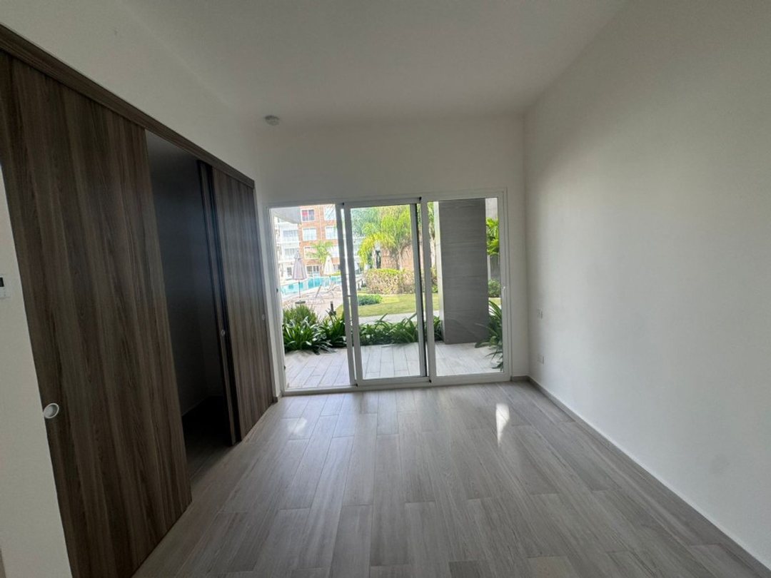 Apartamento en Planta Baja en Cana Bay Vista a la Piscina