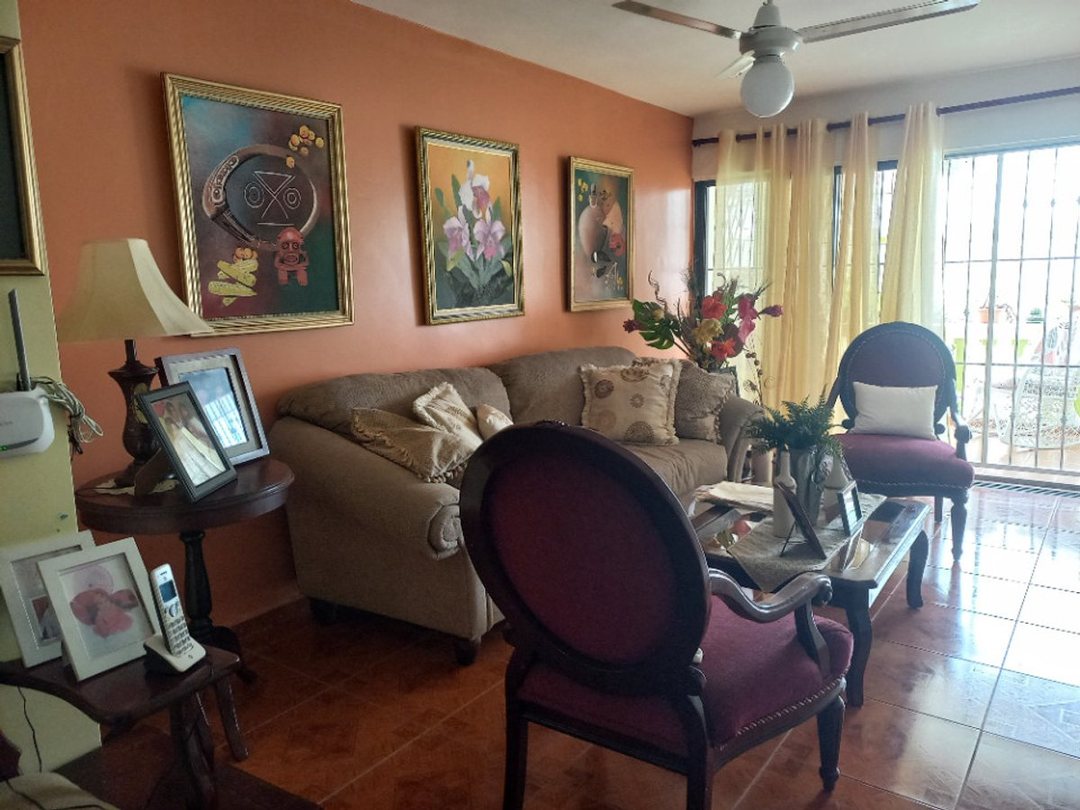 Casa En Urbanización Italia, Santo Domingo Este