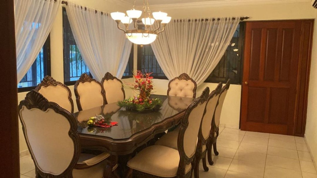Casa En Residencial Amapola, Santo Domingo Este