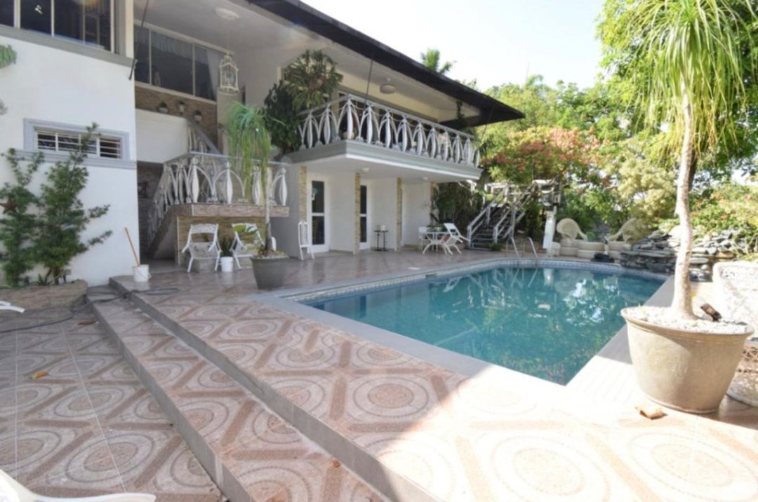 Casa de Lujo en Altos de Arroyo Hondo II