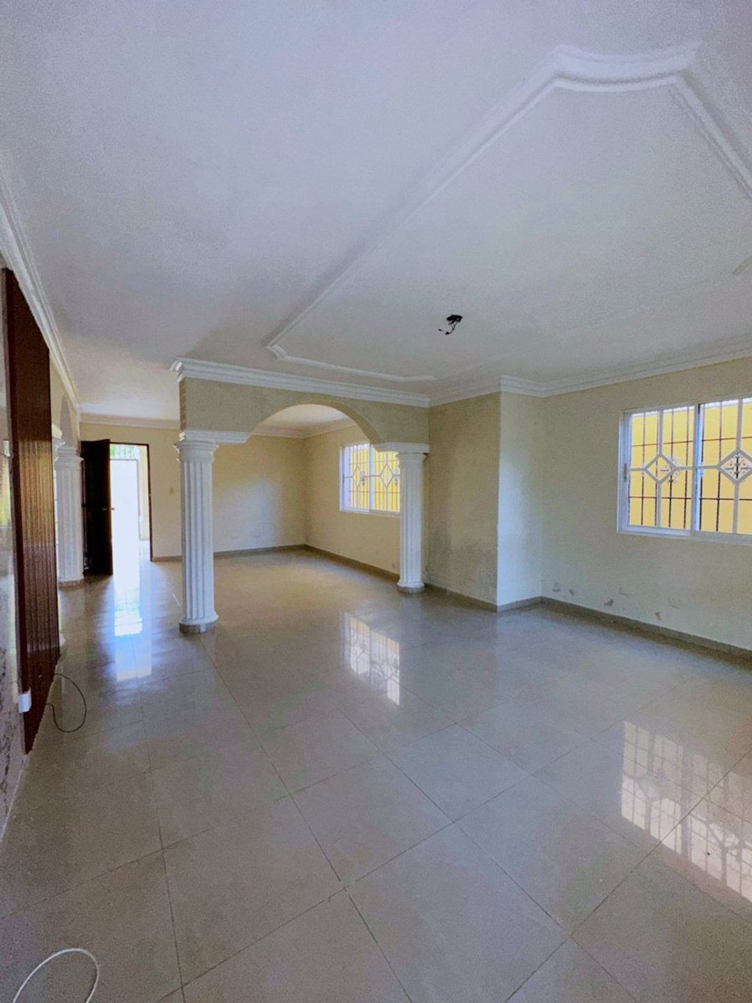 Casa de dos niveles en Prado Oriental, Santo Domingo Este