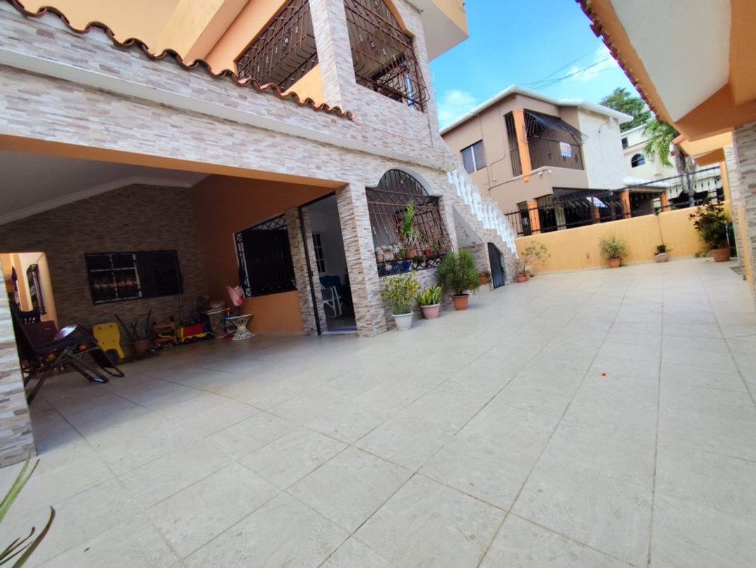 Casa en Santo Domingo Norte, 5 habitaciones