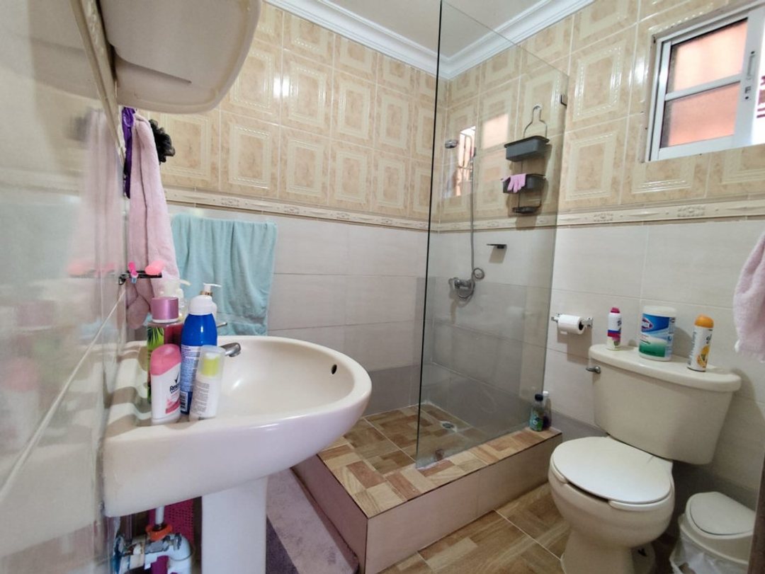 Casa en Santo Domingo Norte, 5 habitaciones