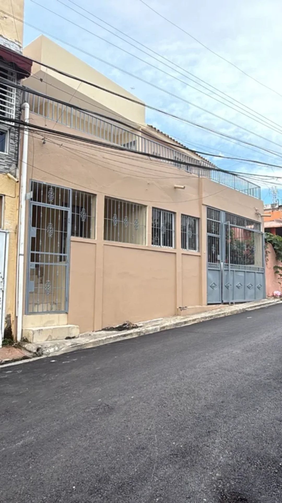 Casa amplia en Jardines del Ozama