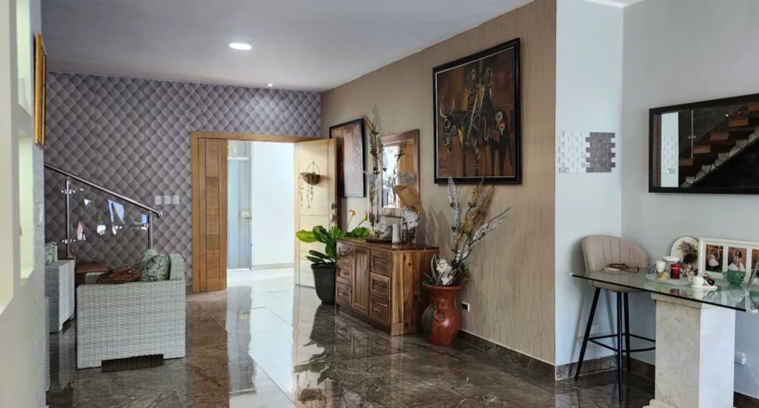 COGEDORA RESIDENCIA EN BENERITO, LA ROMANA
