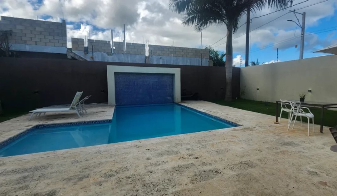 COGEDORA RESIDENCIA EN BENERITO, LA ROMANA
