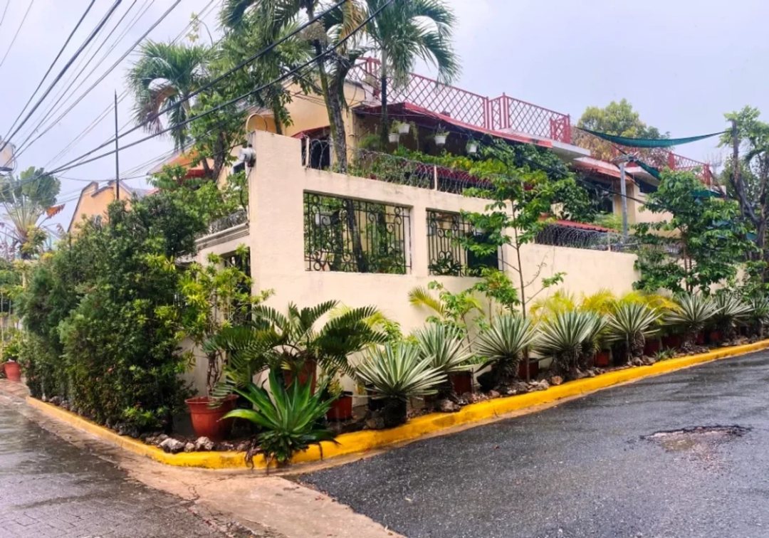 Casa en venta en proyecto cerrado en Arroyo Hondo.