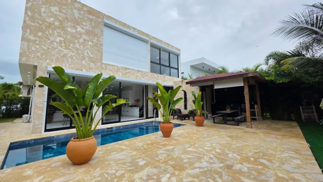 VILLA EN VENTA EN PLAYA NUEVA ROMANA